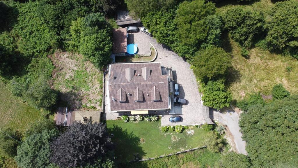Villa Immersa Nel Verde A Ланцо-д'Інтельві Екстер'єр фото