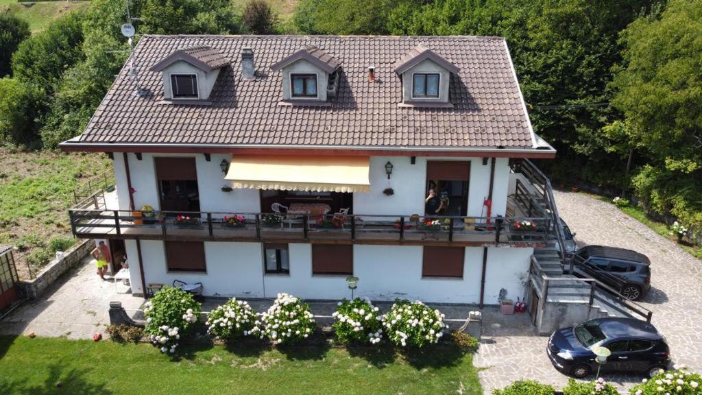 Villa Immersa Nel Verde A Ланцо-д'Інтельві Екстер'єр фото